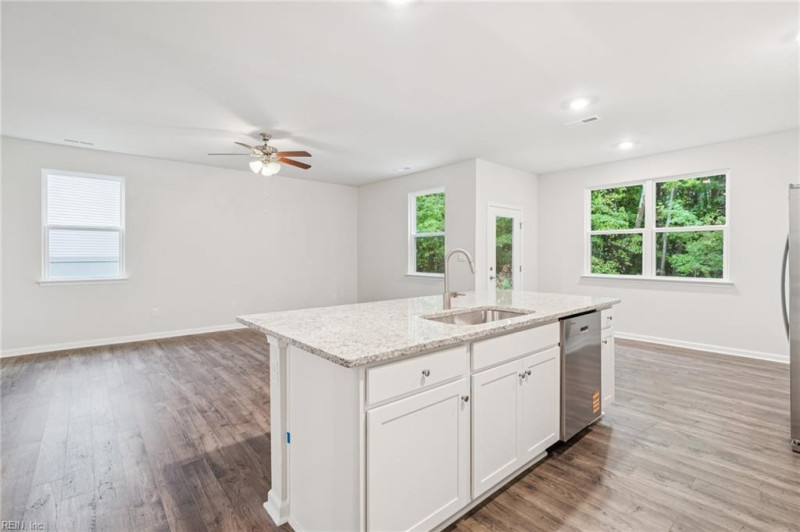 Photo 7 of 33 residential for sale in Gloucester County virginia