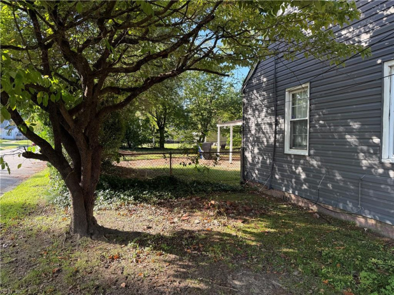 Photo 27 of 29 residential for sale in Portsmouth virginia