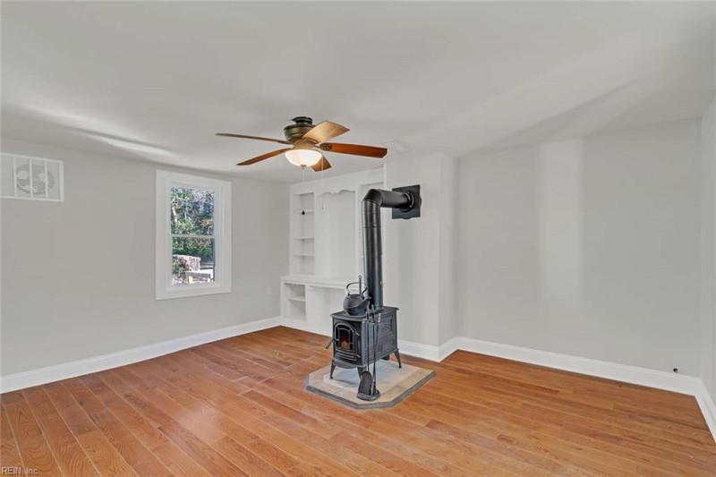 Photo 10 of 41 residential for sale in Mathews County virginia