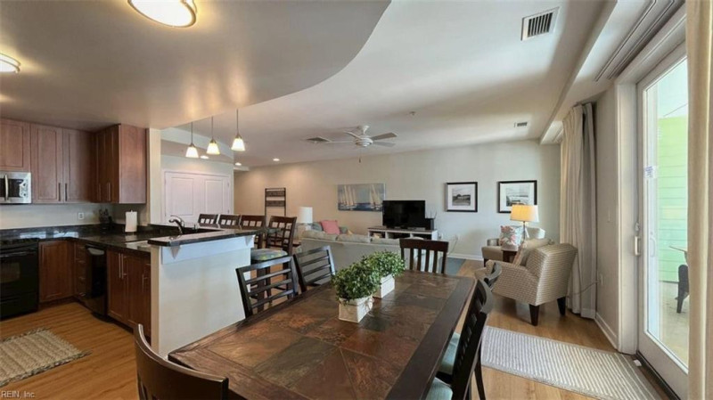 Photo 11 of 38 residential for sale in Virginia Beach virginia