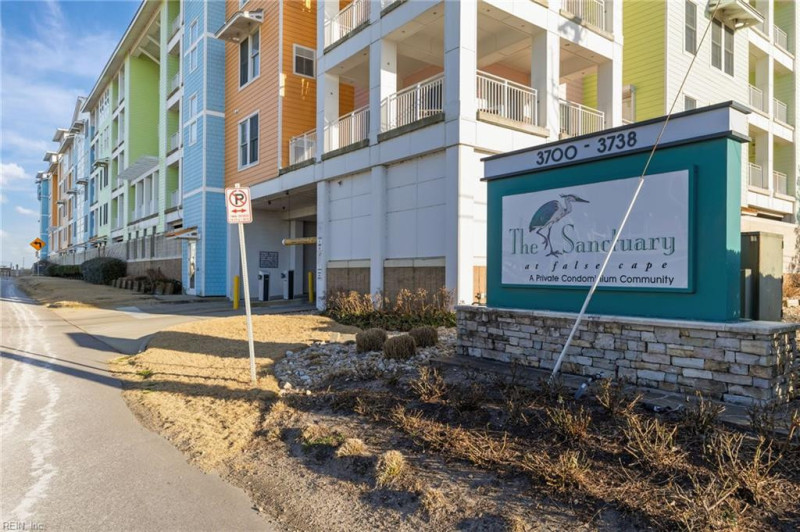 Photo 2 of 38 residential for sale in Virginia Beach virginia