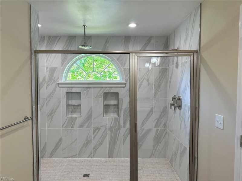 Photo 16 of 36 residential for sale in Hampton virginia