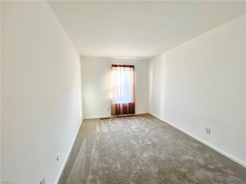 Photo 12 of 18 residential for sale in Chesapeake virginia