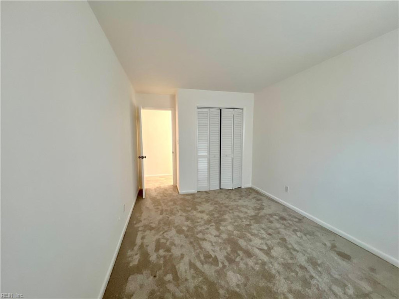 Photo 15 of 18 residential for sale in Chesapeake virginia