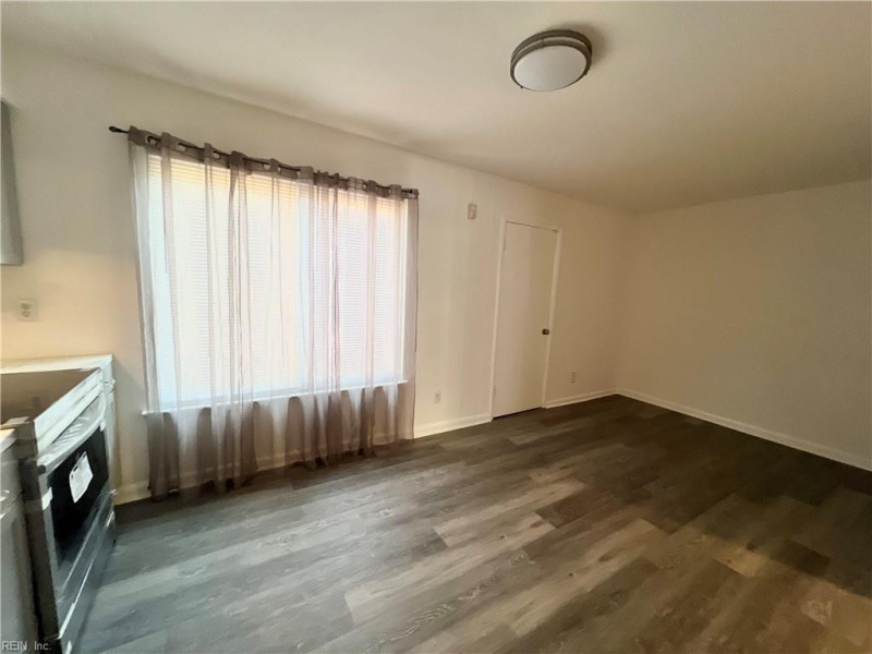 Photo 3 of 18 residential for sale in Chesapeake virginia