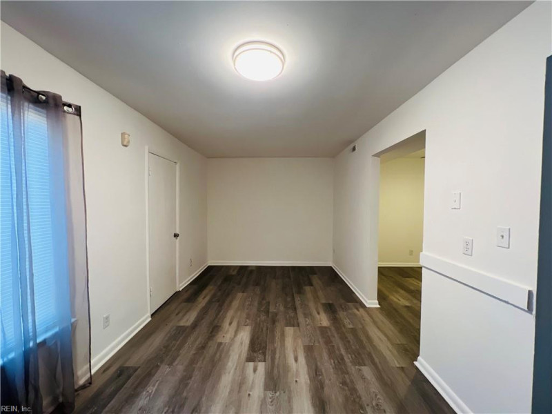 Photo 4 of 18 residential for sale in Chesapeake virginia