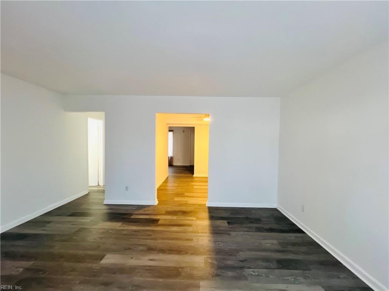 Photo 6 of 18 residential for sale in Chesapeake virginia