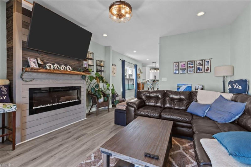 Photo 10 of 47 residential for sale in Virginia Beach virginia