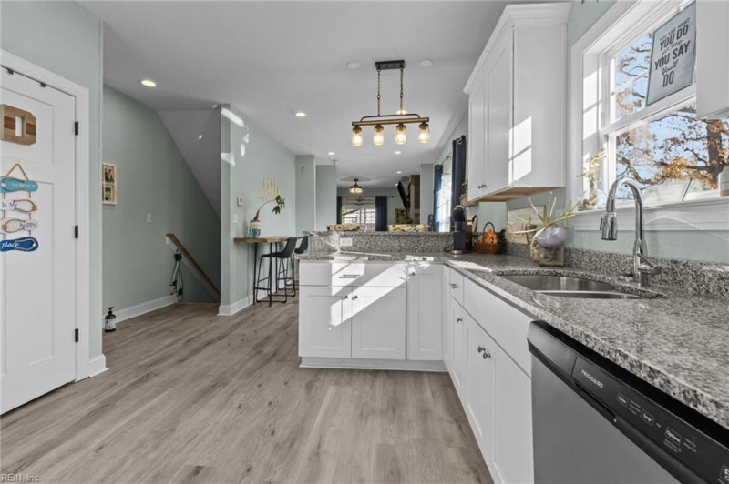 Photo 6 of 47 residential for sale in Virginia Beach virginia