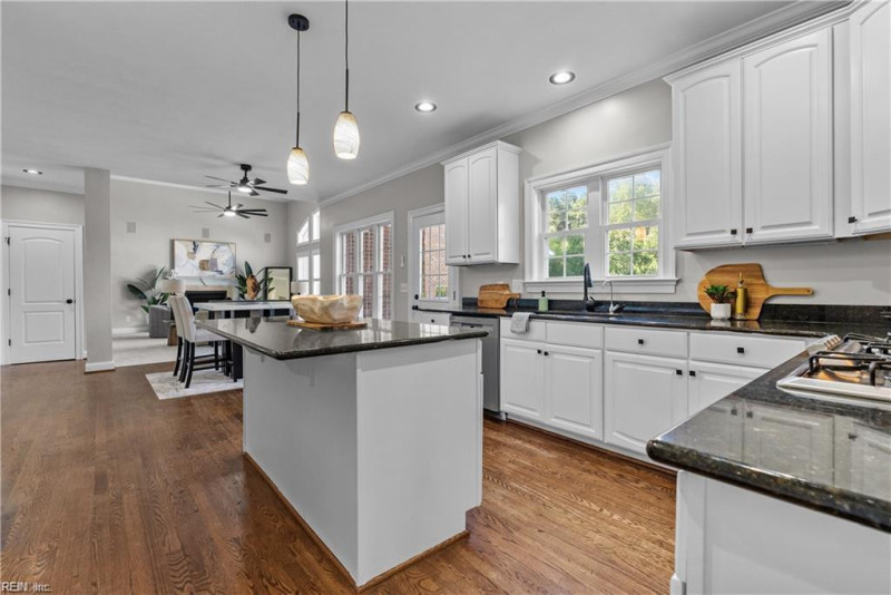 Photo 17 of 50 residential for sale in Chesapeake virginia