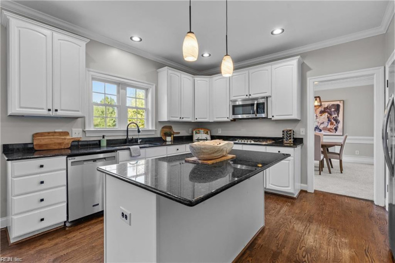 Photo 18 of 50 residential for sale in Chesapeake virginia