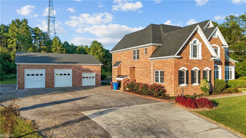 Photo 4 of 50 residential for sale in Chesapeake virginia