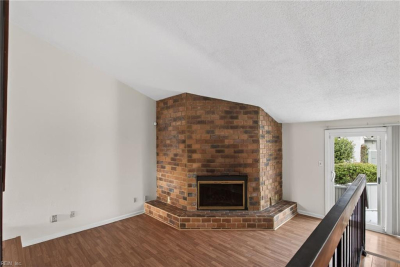 Photo 11 of 36 residential for sale in Hampton virginia