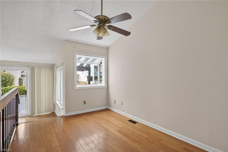 Photo 12 of 36 residential for sale in Hampton virginia