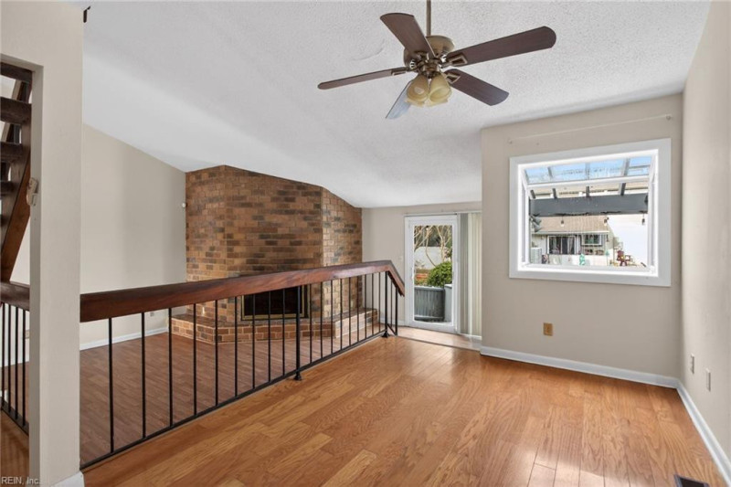 Photo 13 of 36 residential for sale in Hampton virginia