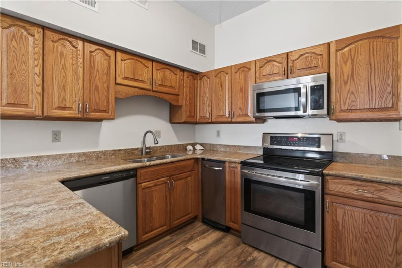 Photo 15 of 36 residential for sale in Hampton virginia
