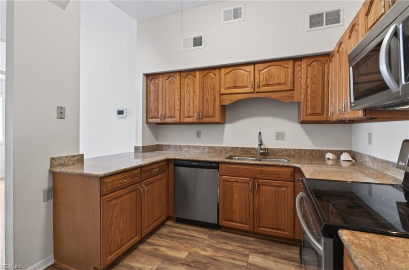 Photo 16 of 36 residential for sale in Hampton virginia
