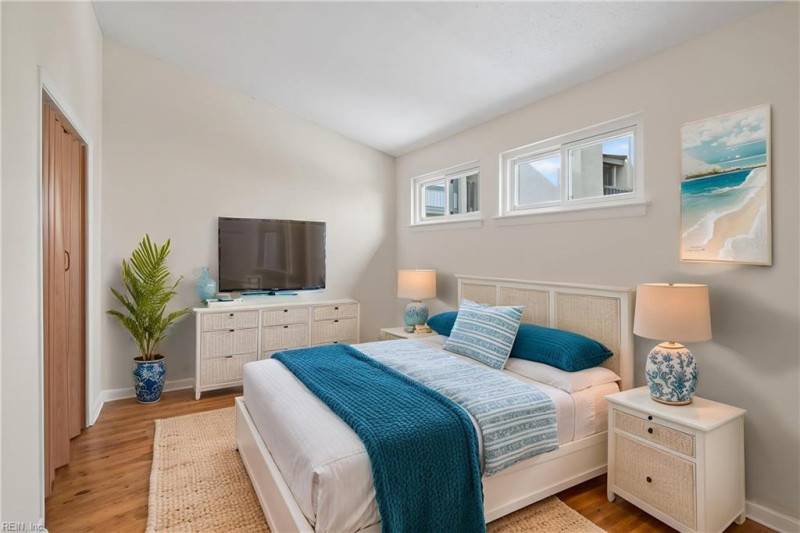 Photo 18 of 36 residential for sale in Hampton virginia