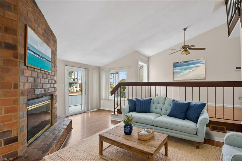 Photo 3 of 36 residential for sale in Hampton virginia