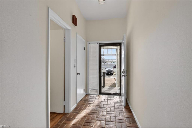 Photo 4 of 36 residential for sale in Hampton virginia