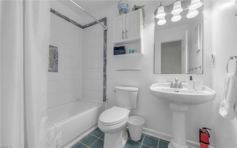 Photo 18 of 25 residential for sale in Virginia Beach virginia