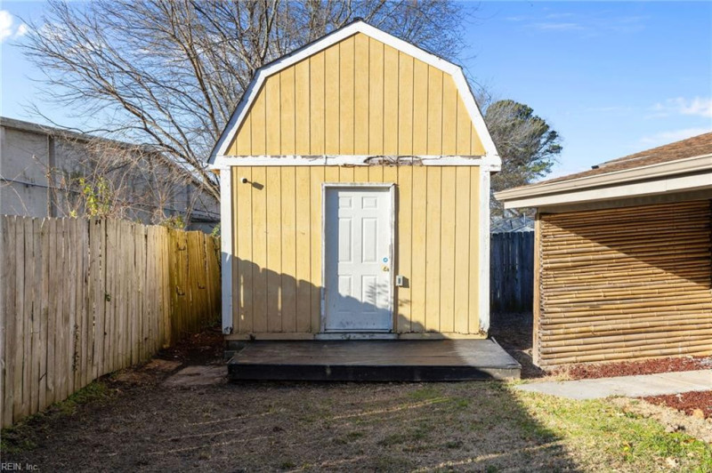 Photo 11 of 39 residential for sale in Hampton virginia