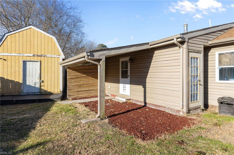 Photo 12 of 39 residential for sale in Hampton virginia