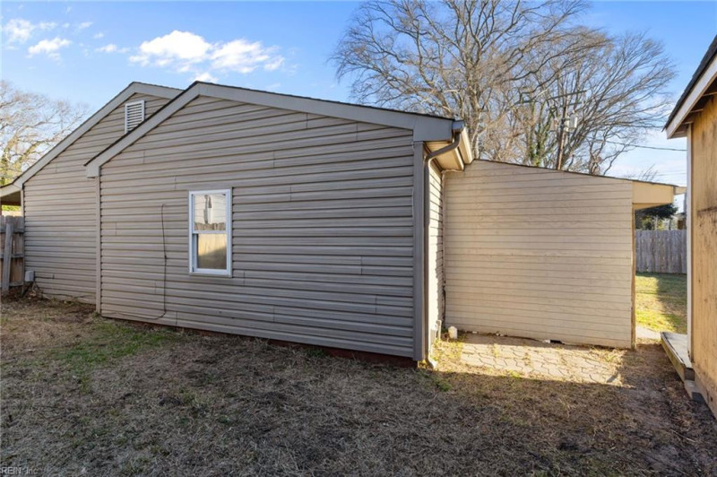 Photo 13 of 39 residential for sale in Hampton virginia