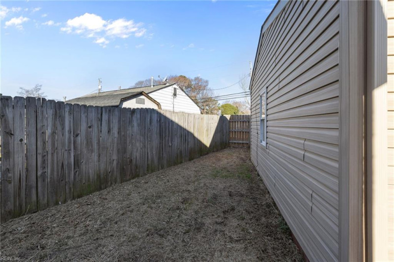 Photo 14 of 39 residential for sale in Hampton virginia