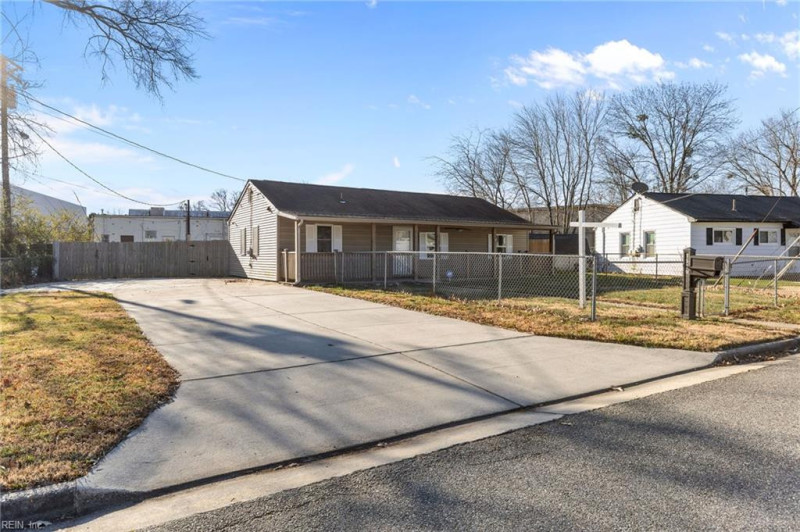Photo 19 of 39 residential for sale in Hampton virginia