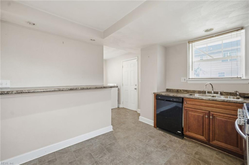 Photo 10 of 32 residential for sale in Norfolk virginia