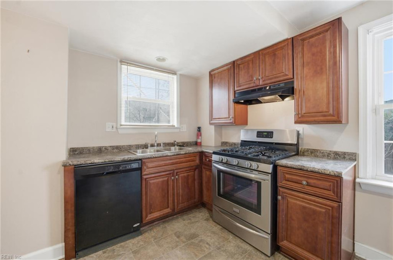 Photo 11 of 32 residential for sale in Norfolk virginia