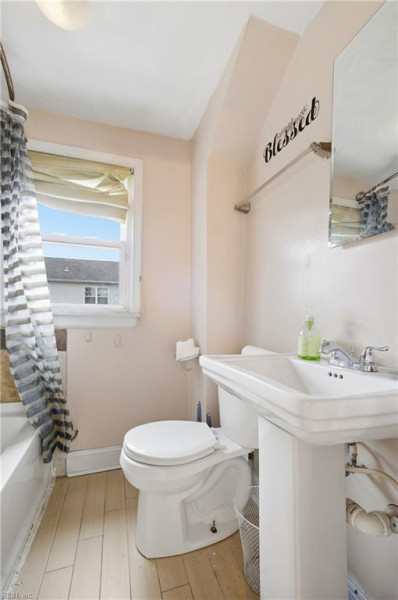 Photo 17 of 32 residential for sale in Norfolk virginia