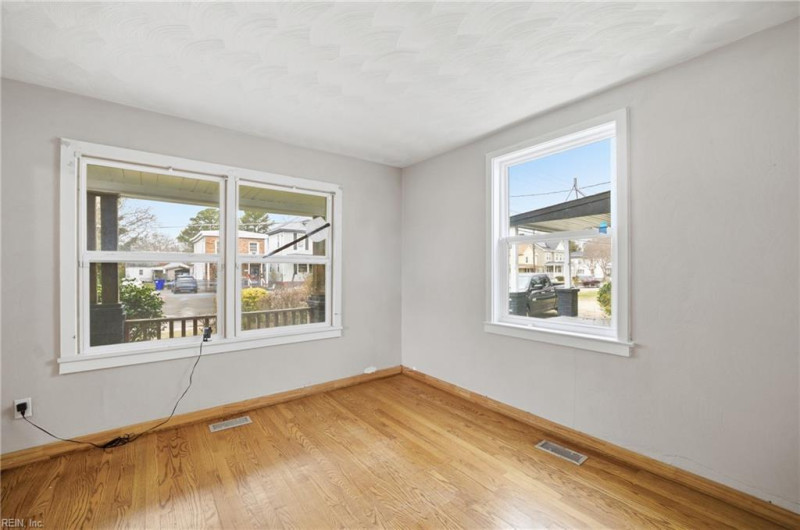 Photo 4 of 32 residential for sale in Norfolk virginia