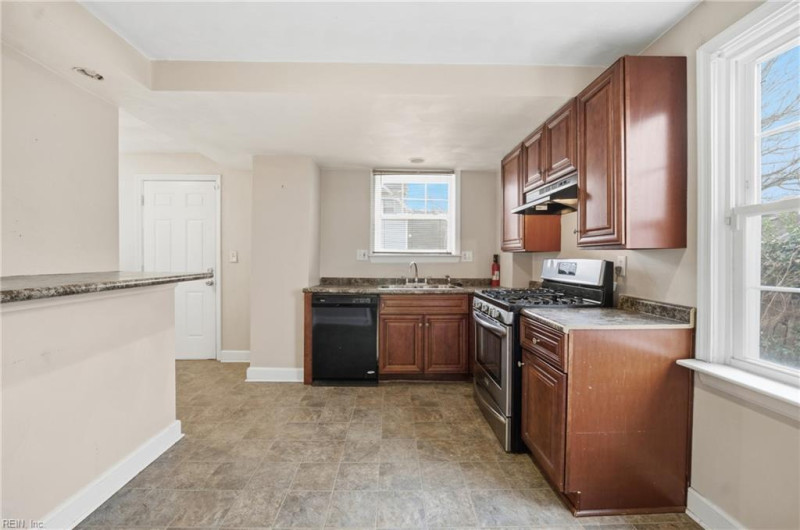 Photo 9 of 32 residential for sale in Norfolk virginia