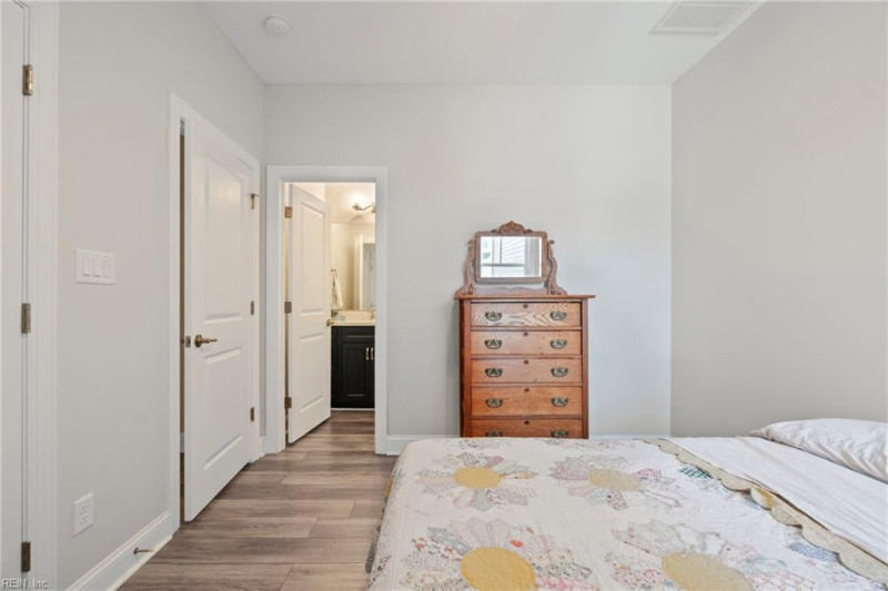 Photo 15 of 46 residential for sale in Chesapeake virginia