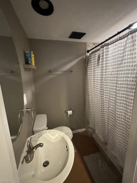Photo 15 of 22 residential for sale in Portsmouth virginia