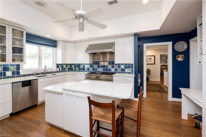 Photo 11 of 44 residential for sale in Virginia Beach virginia