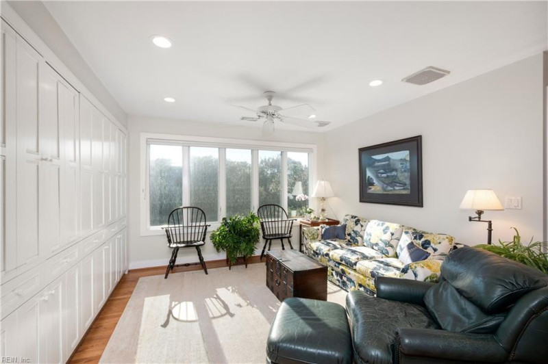 Photo 16 of 44 residential for sale in Virginia Beach virginia