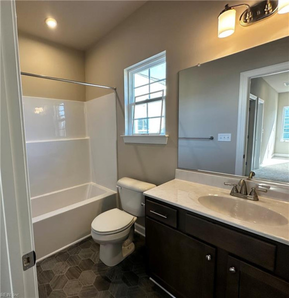Photo 11 of 12 residential for sale in Suffolk virginia