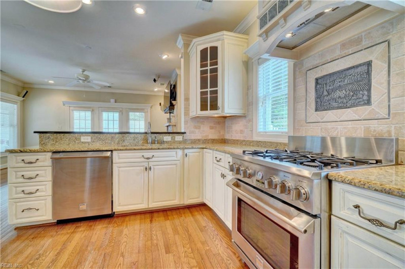 Photo 7 of 49 residential for sale in Virginia Beach virginia
