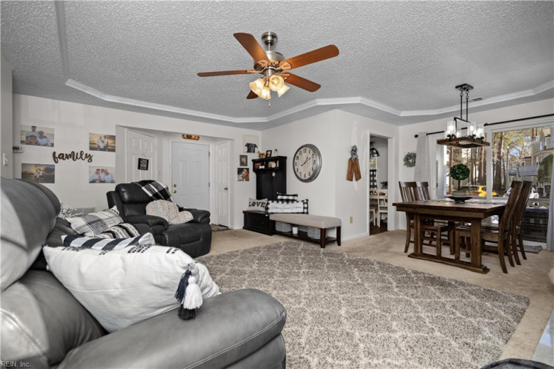 Photo 10 of 36 residential for sale in Chesapeake virginia