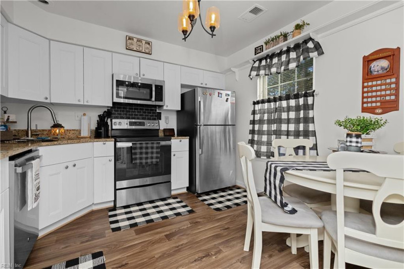 Photo 15 of 36 residential for sale in Chesapeake virginia
