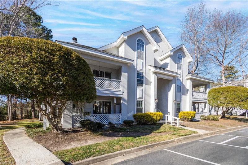Photo 2 of 36 residential for sale in Chesapeake virginia