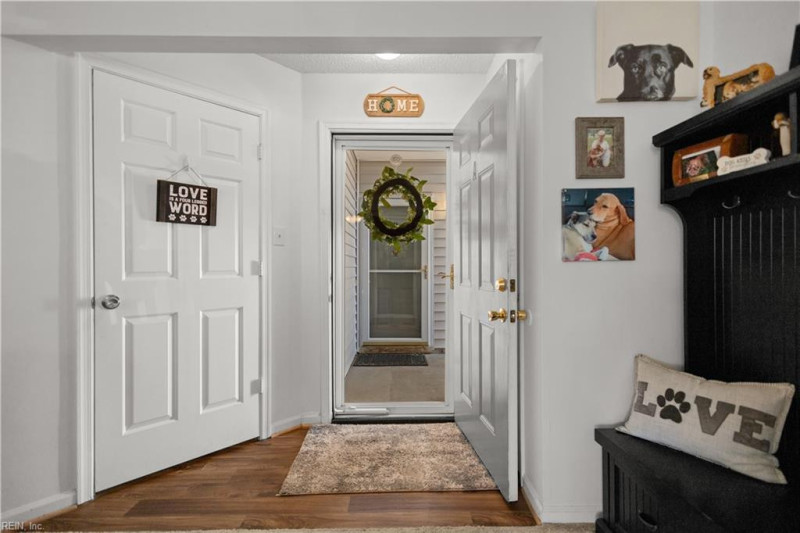 Photo 4 of 36 residential for sale in Chesapeake virginia