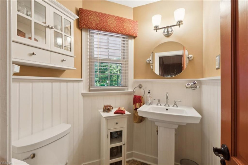 Photo 11 of 50 residential for sale in York County virginia