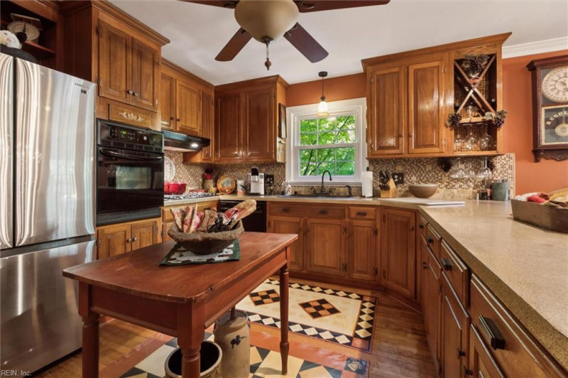 Photo 15 of 50 residential for sale in York County virginia