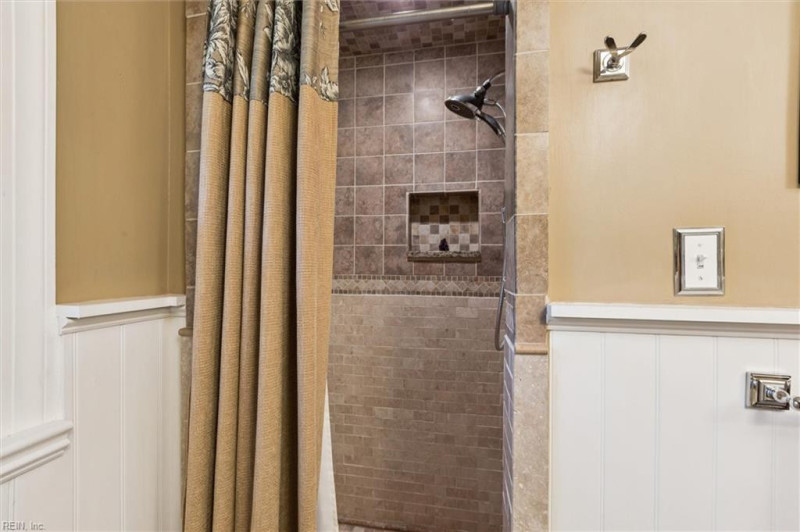 Photo 34 of 50 residential for sale in York County virginia