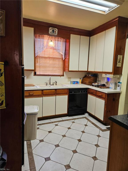 Photo 5 of 6 residential for sale in Hampton virginia