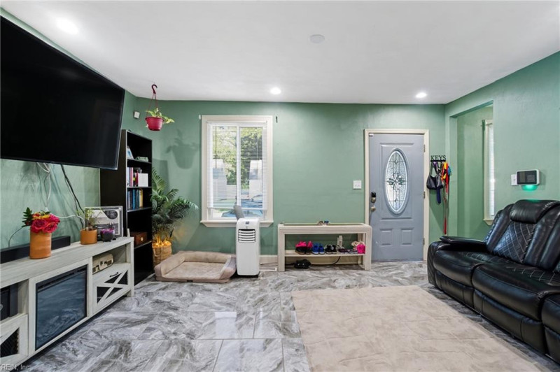 Photo 6 of 32 residential for sale in Norfolk virginia